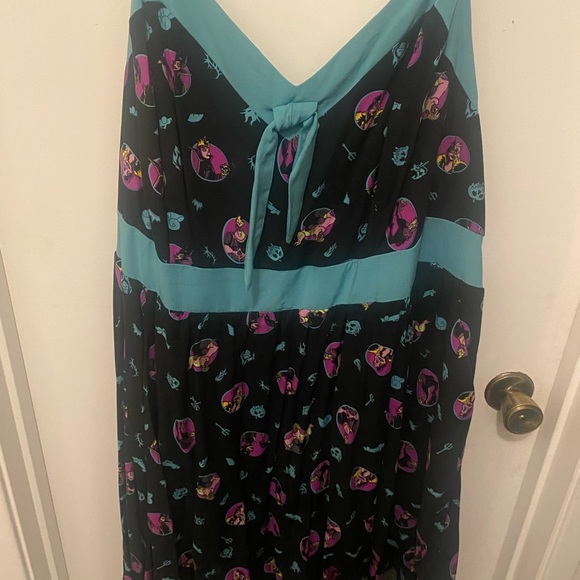 🎃TORRID DISNEY VILLAINS SWEETHEART CHALLIS TIE FRONT DRESS - HALLOWEEN Size 4 - Picture 4 of 7
